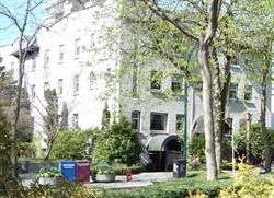 Buchan Hotel in Vancouver, BC (West End) - Opening Hours
