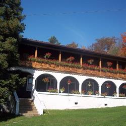Knoepfli Inn, Magnetawan, ON opening hours