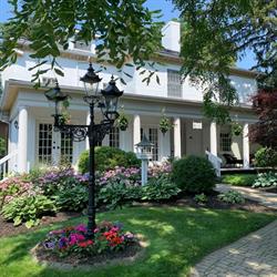 Brockamour Manor, Niagara on the Lake, ON opening hours