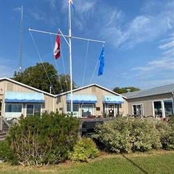 Gimli Yacht Club, opening hours