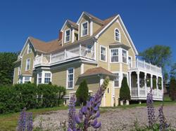 Louisbourg Harbour Inn, opening hours
