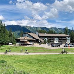 Griz Inn Condominium Hotel, Fernie, BC opening hours
