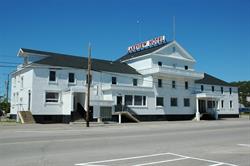 Lakeview Hotel, Wawa, ON opening hours