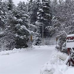 Miwapanee Lodge, Kipawa, QC opening hours