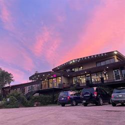 Birchwood Motor Hotel, Traverse Bay, MB opening hours