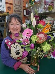 Earthly Creations Floral & Gift Gallery, Kelowna, BC opening hours