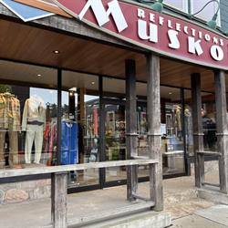 Reflections Of Muskoka, Huntsville, ON opening hours