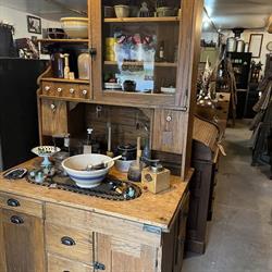 Bloomfield Treasures Antiques, opening hours