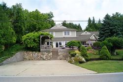 Bee & Bee Bed & Breakfast, Port Franks, ON opening hours