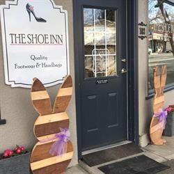 Shoe Inn The, Qualicum Beach, BC opening hours