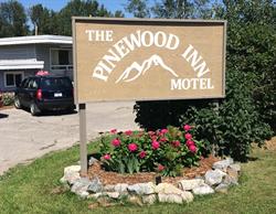 Pinewood Inn, Golden, BC opening hours