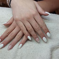 Le's Nail Salon in Lethbridge, opening hours