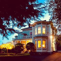 Fairholme Manor Inn in Victoria, BC (Rockland) - Opening Hours