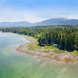 Pearl Point Beach House, Union Bay, BC opening hours