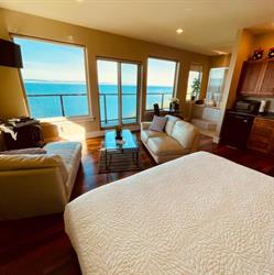 Points West Oceanfront Resort, Sooke, BC opening hours