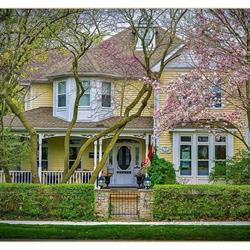 Two Bees Bed and Breakfast, Niagara on the Lake, ON opening hours