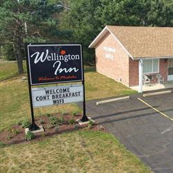 Wellington Inn, Bracebridge, ON opening hours