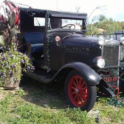 Gracie D's Antiques Collectibles & Giftware, Mirror, AB opening hours