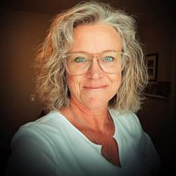 Co-operators - Mary Lynne Martens, Agent, Strathmore, AB opening hours
