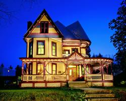 Holten Heritage House Bed and Breakfast, Revelstoke, BC opening hours