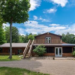 Madawaska Lodge, opening hours