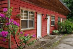 Woodside Inn, Agassiz, BC opening hours