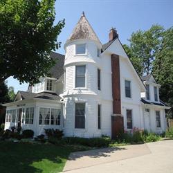 Absolute Elegance Bed and Breakfast, Niagara Falls, ON opening hours