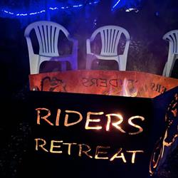 Riders Retreat, Nakusp, BC opening hours