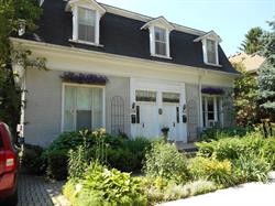Crown House Bed & Breakfast, Stratford, ON opening hours