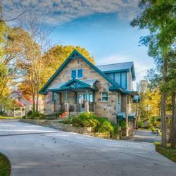 Lionheart Guest House and B&B, Lions Head, ON opening hours