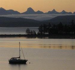 Quadra Island Harbour House bed and breakfast, Quathiaski Cove, BC opening hours