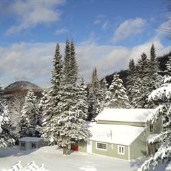 Auberge Val-des-Lacs, opening hours