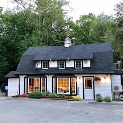 Wolf & Spice Restaurant, Woodview, ON opening hours