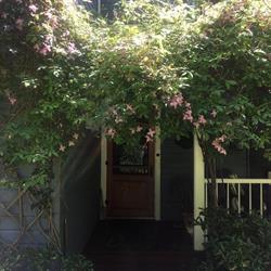 Descanso Inn, Gabriola, BC opening hours