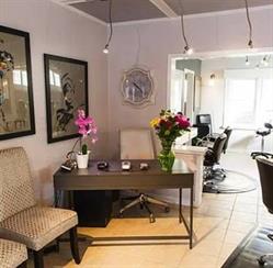 Susanne's Hair On Locke, Hamilton, ON opening hours