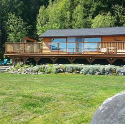 Queens Bay Hideaway Lakefront Cottage, Balfour, BC opening hours