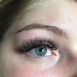 Anna Hoang’s eyelash extension, Saskatoon, SK opening hours