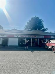 Crooked Goose Smoke House, Victoria, BC opening hours