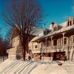 Hotel la Camarine, Beaupré, QC opening hours